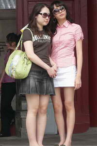 女上男下姿势后左下腹肚子疼